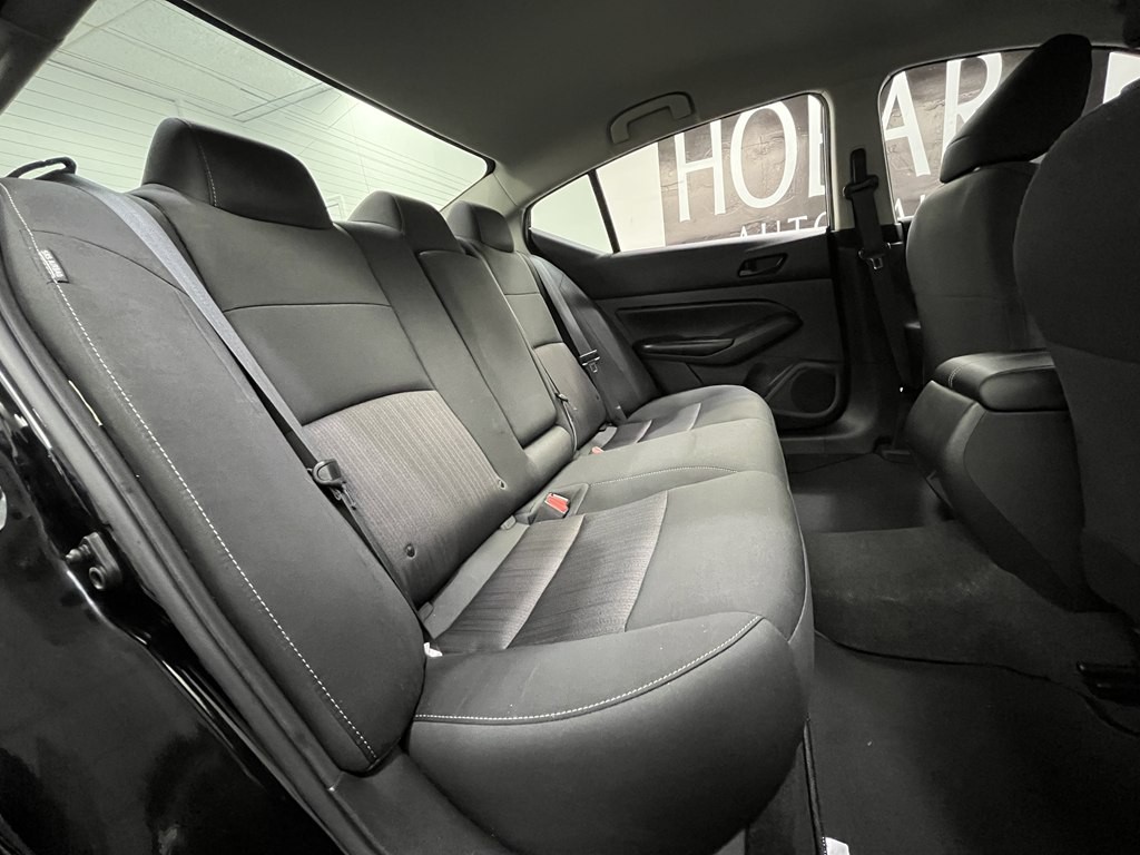 2023 Nissan Altima Image 17