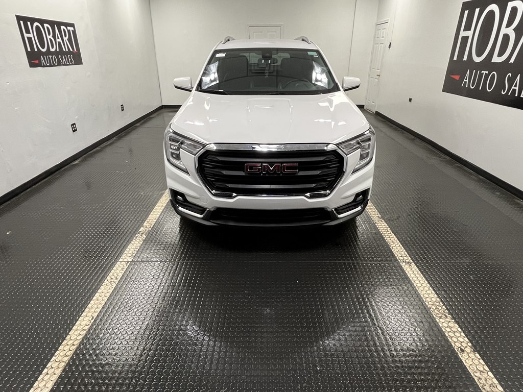 2023 GMC Terrain Image 2