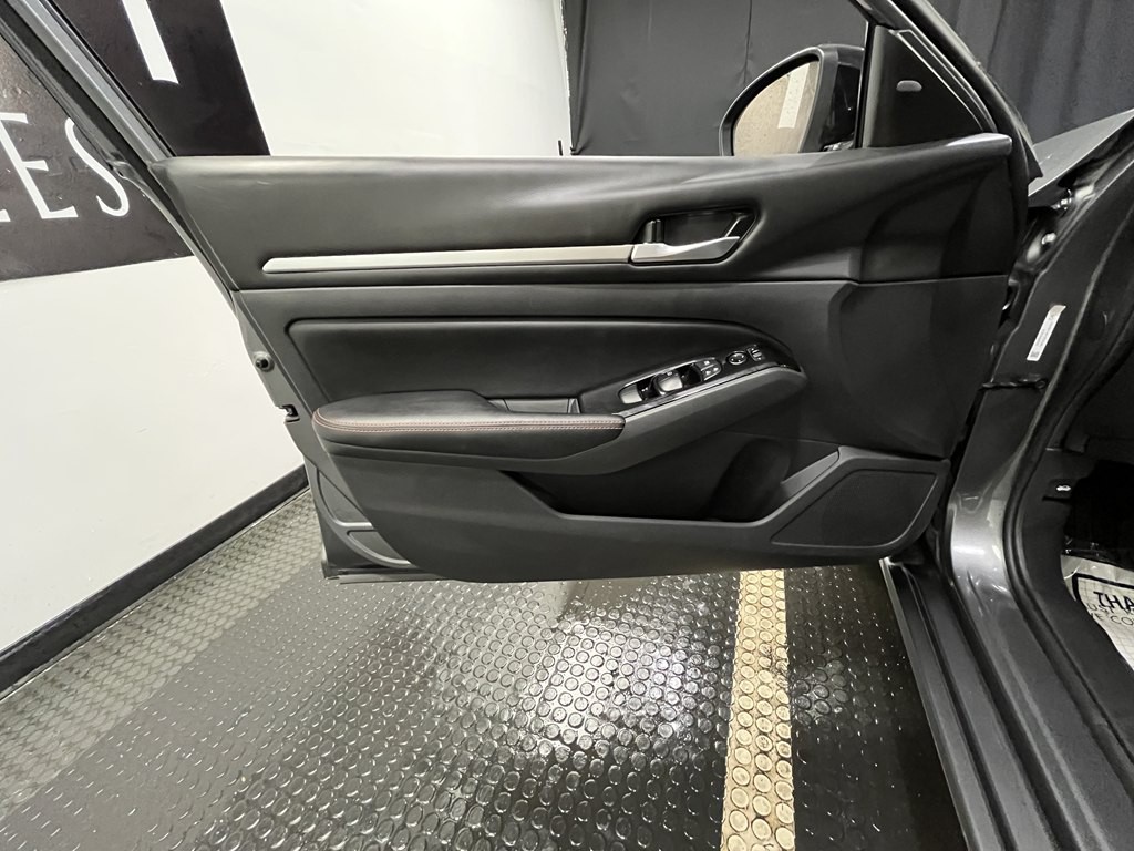 2025 Nissan Altima Image 7