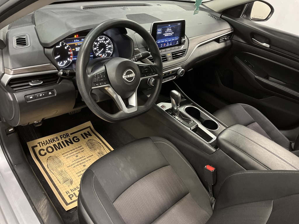 2024 Nissan Altima Image 9