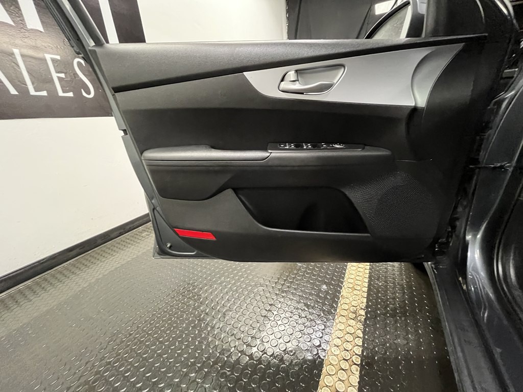 2023 Kia Forte Image 7