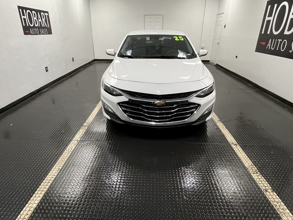 2025 Chevrolet Malibu Image 2