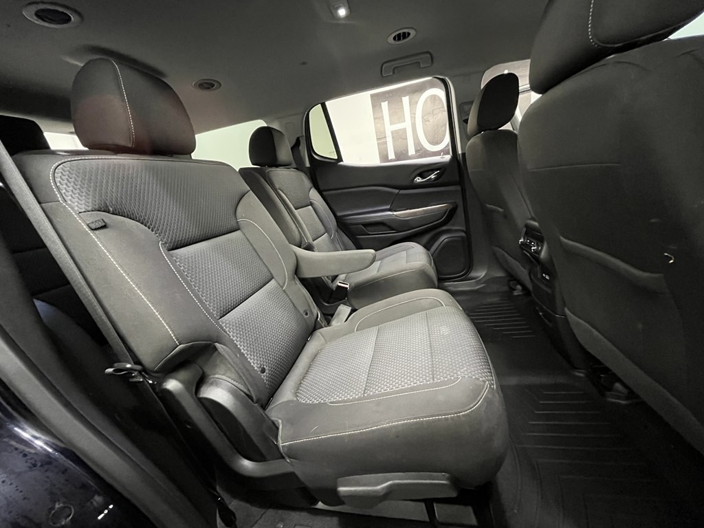 2022 GMC Acadia Image 16