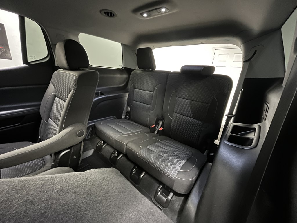 2022 GMC Acadia Image 17