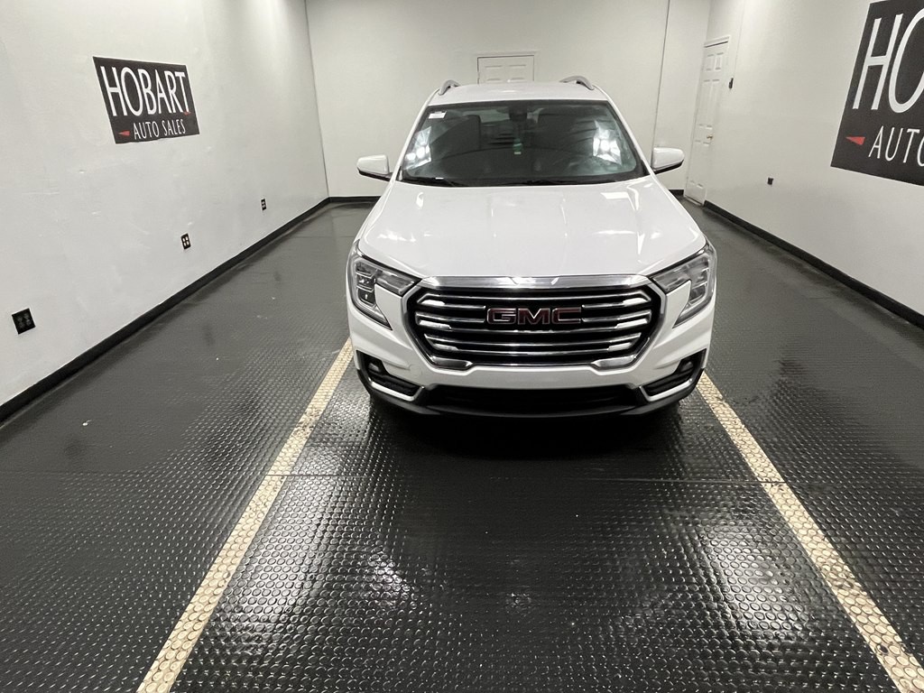 2023 GMC Terrain Image 2