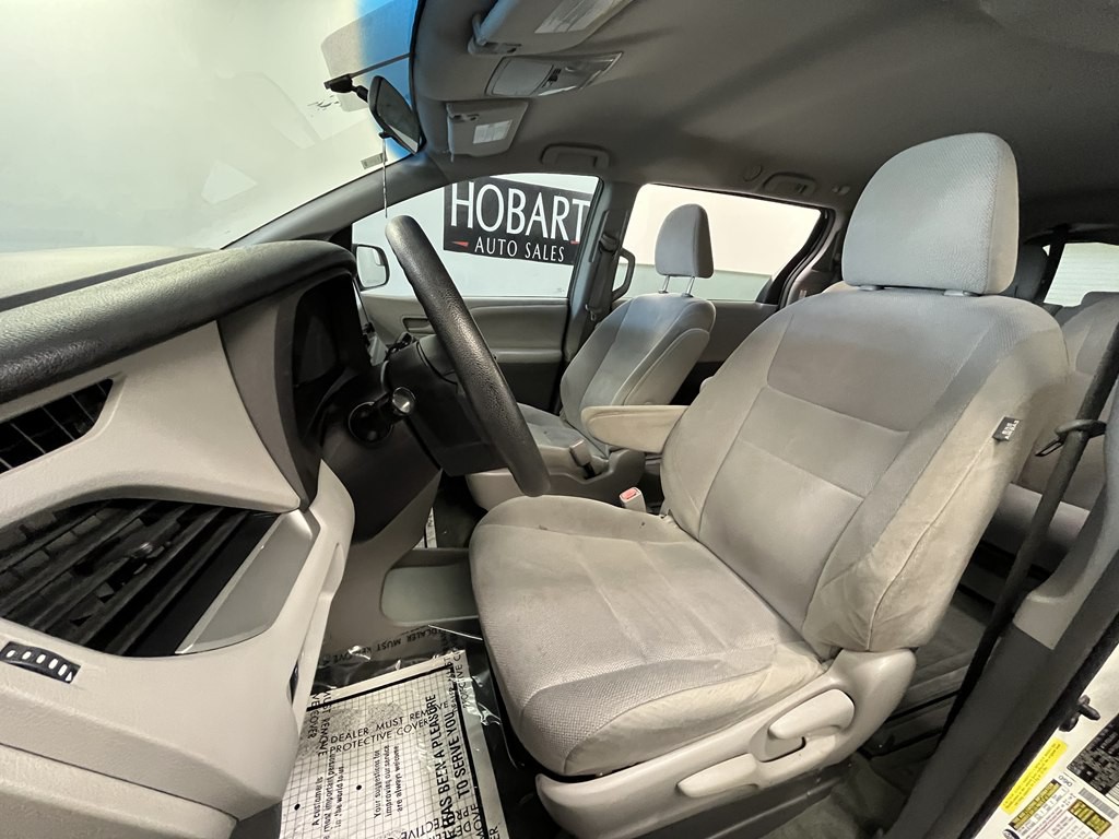 2016 Toyota Sienna Image 6