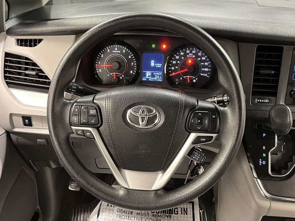 2016 Toyota Sienna Image 18