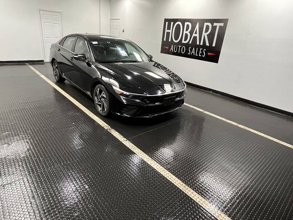 2025 Hyundai Elantra Image 1