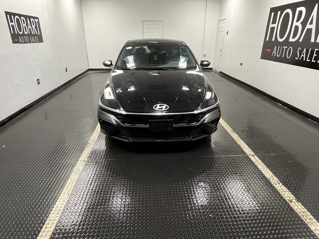 2025 Hyundai Elantra Image 2