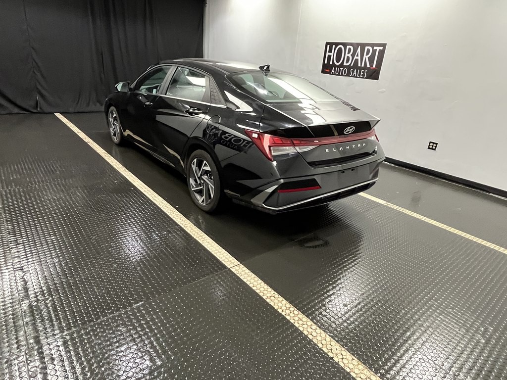 2025 Hyundai Elantra Image 4