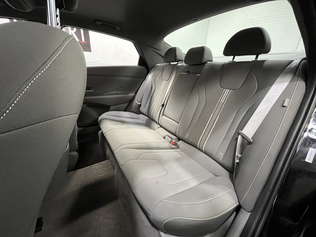 2025 Hyundai Elantra Image 13