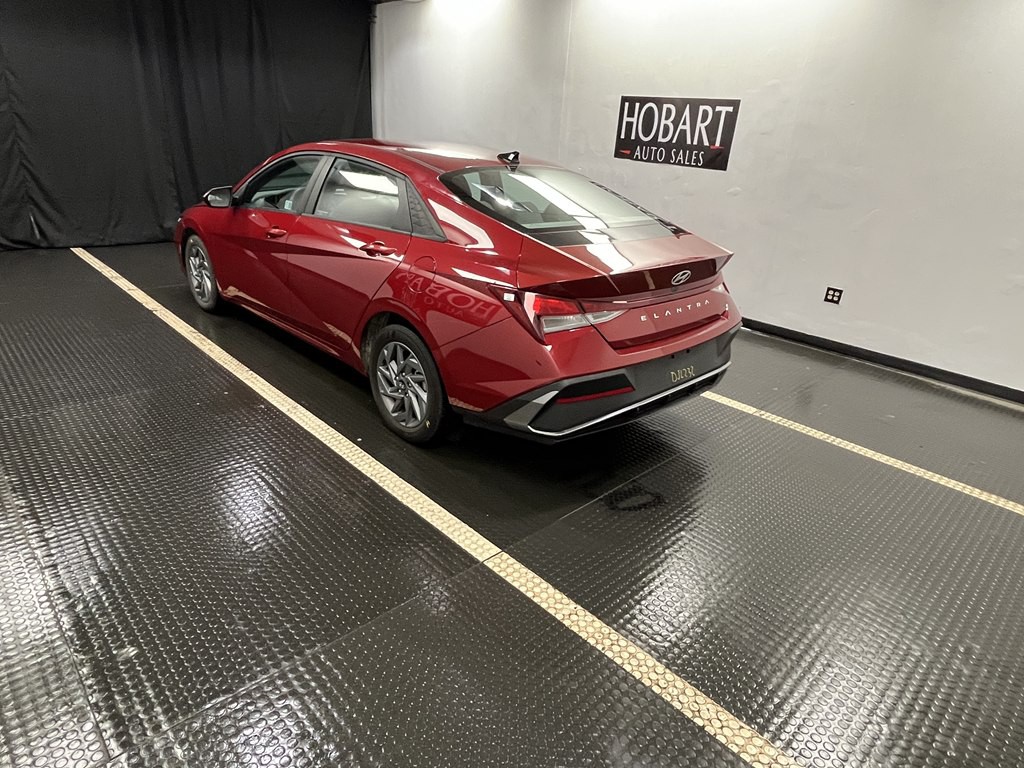 2024 Hyundai Elantra Image 4