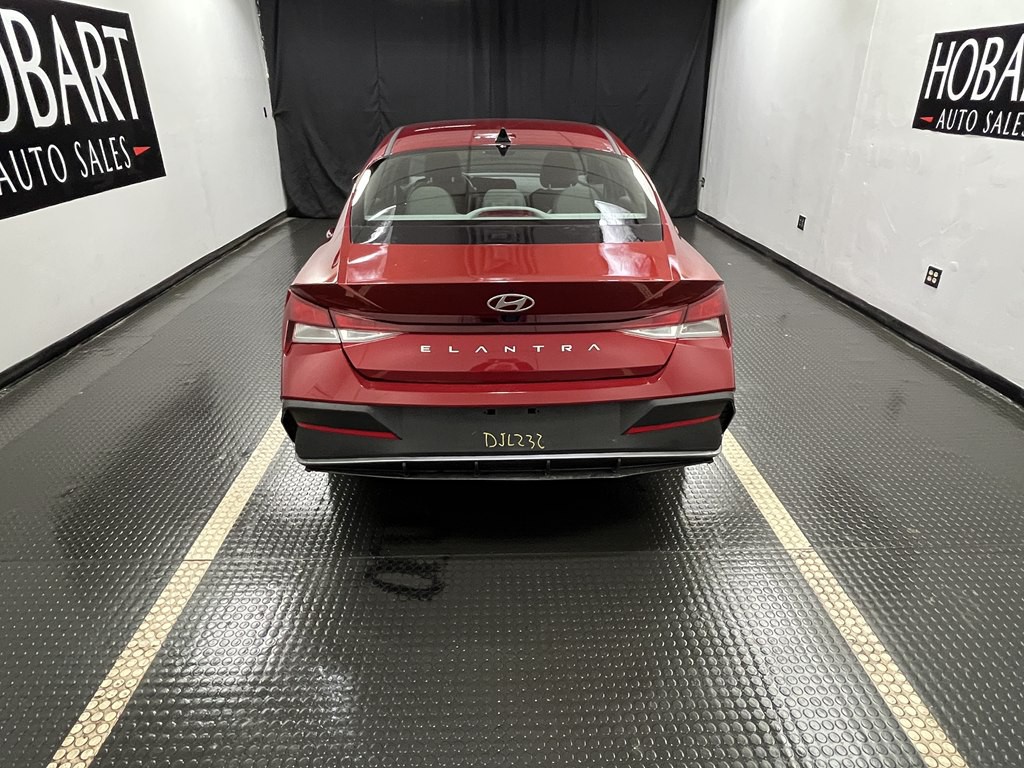 2024 Hyundai Elantra Image 5