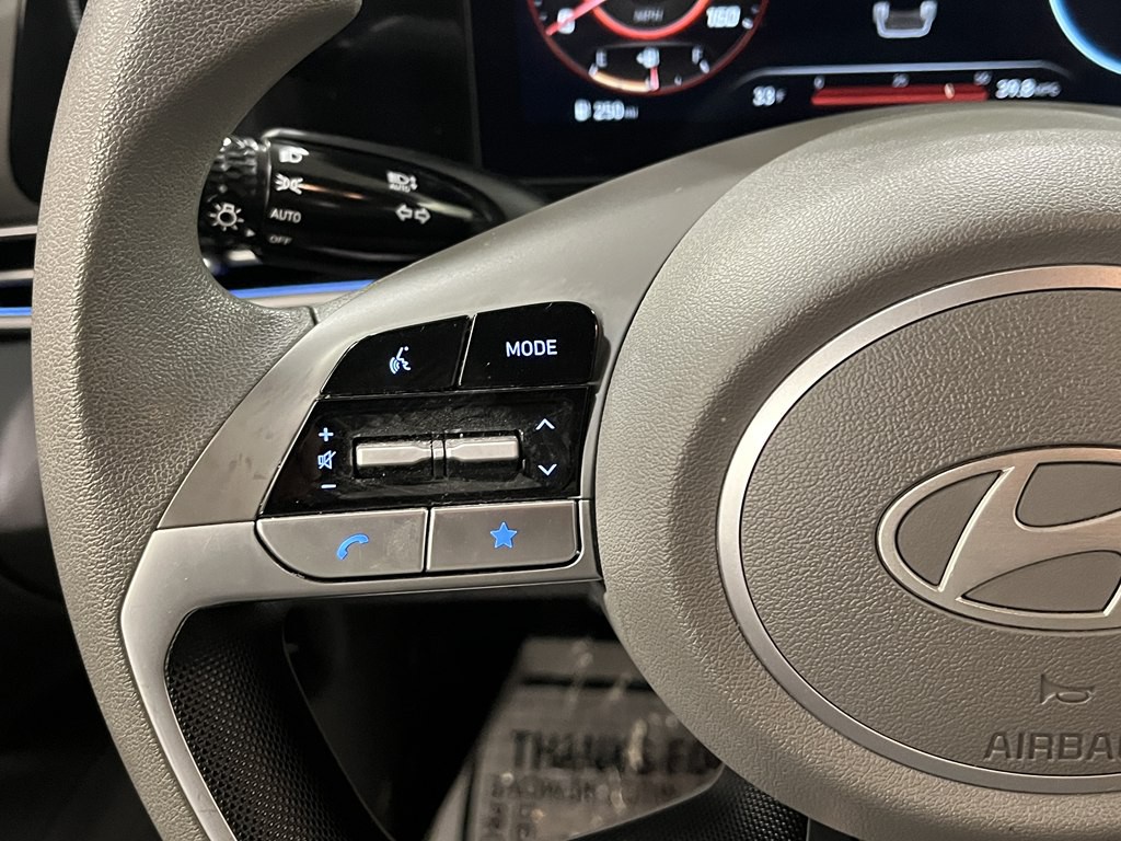 2024 Hyundai Elantra Image 25