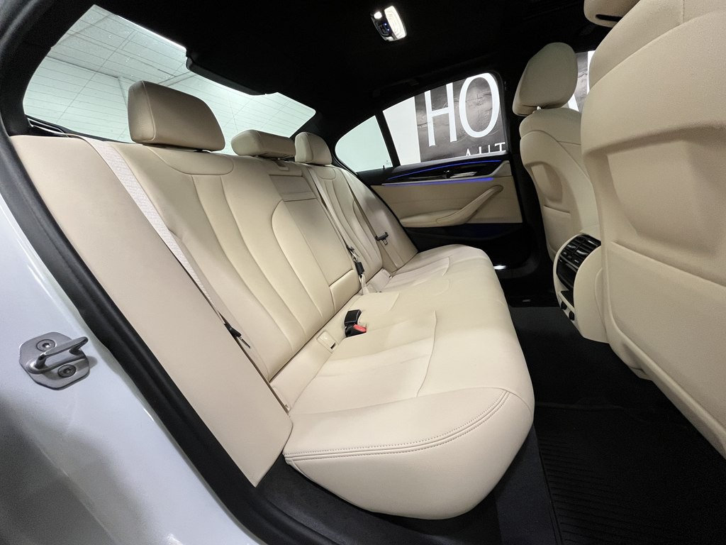 2019 BMW 5 Series Image 17