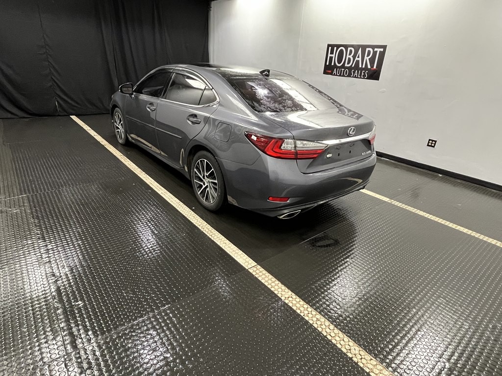 2016 Lexus ES Image 4