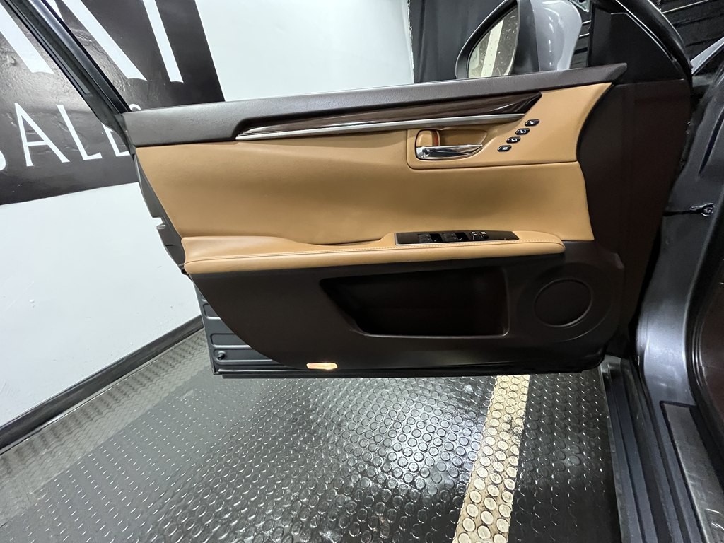 2016 Lexus ES Image 7