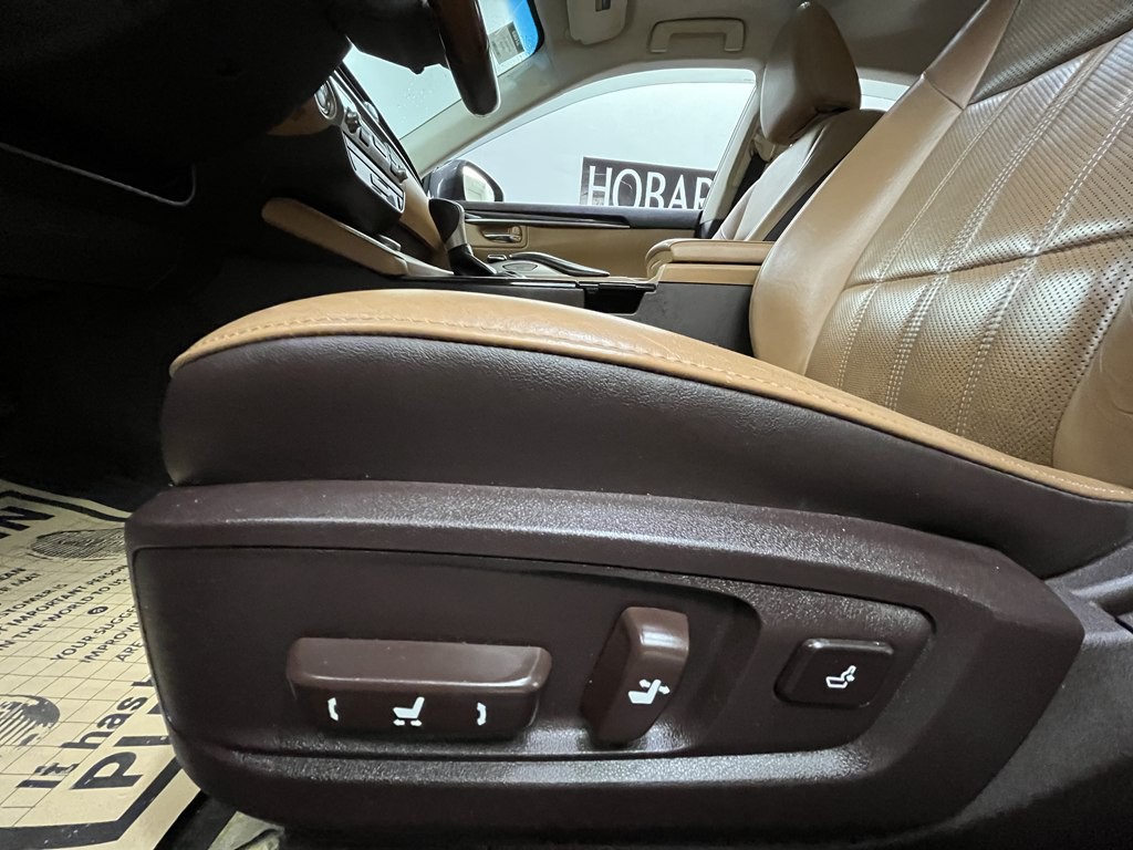 2016 Lexus ES Image 9