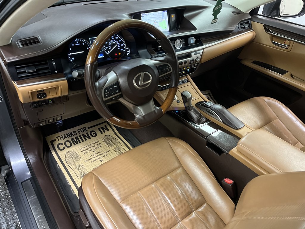 2016 Lexus ES Image 10