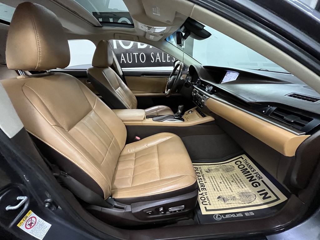 2016 Lexus ES Image 12