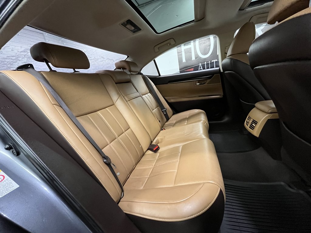 2016 Lexus ES Image 13