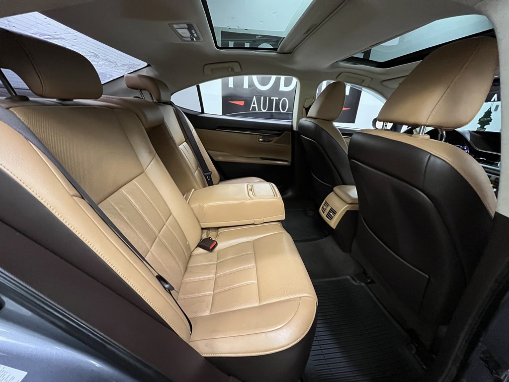 2016 Lexus ES Image 14