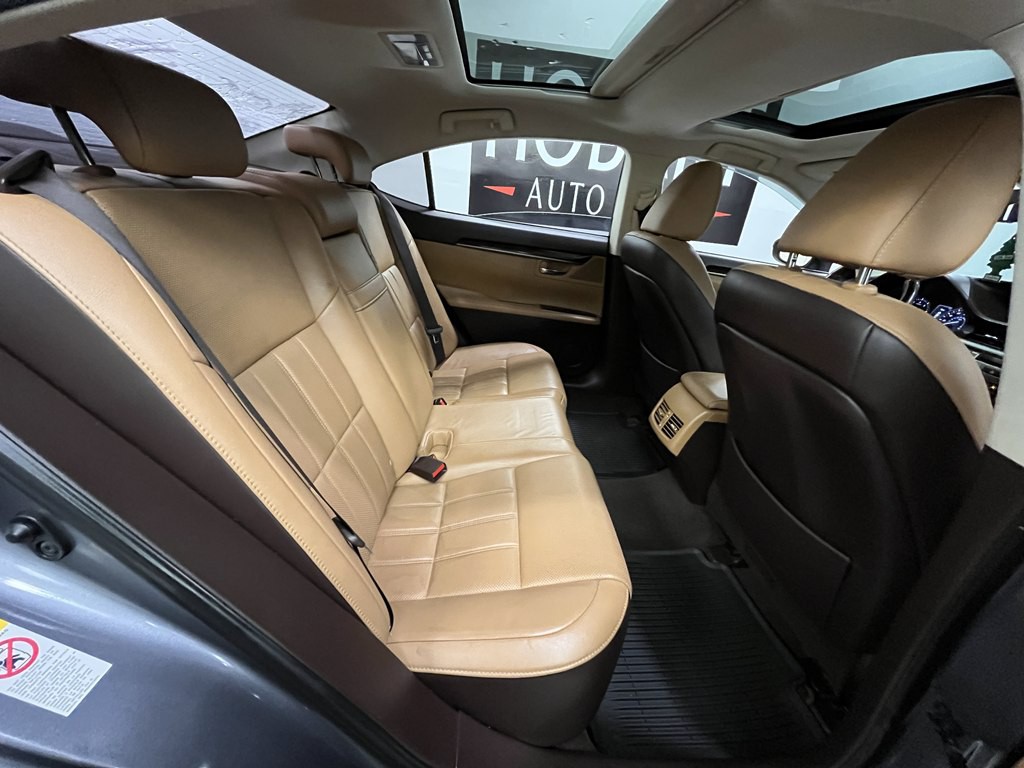 2016 Lexus ES Image 15
