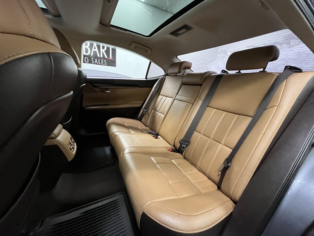 2016 Lexus ES Image 18