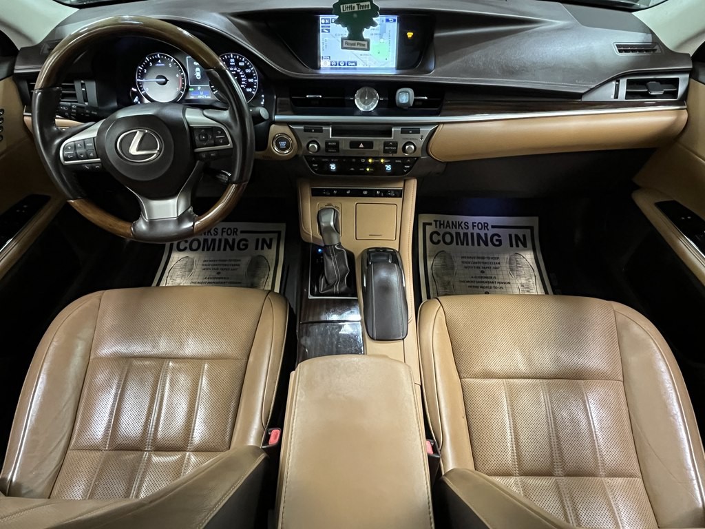 2016 Lexus ES Image 19