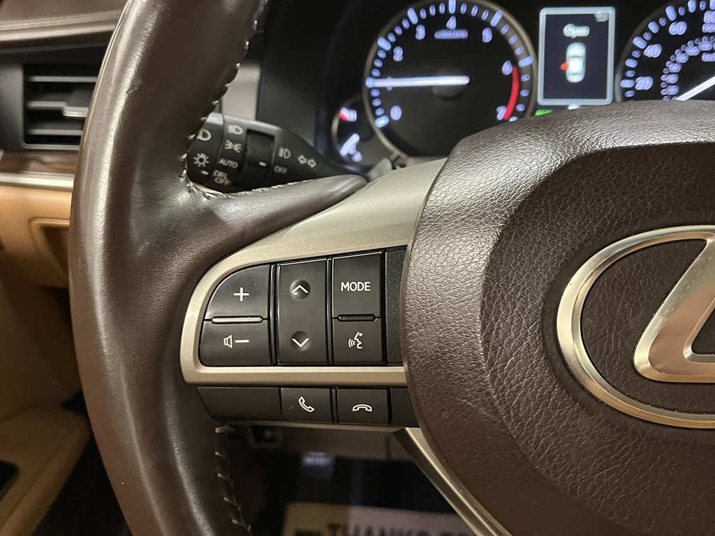 2016 Lexus ES Image 28