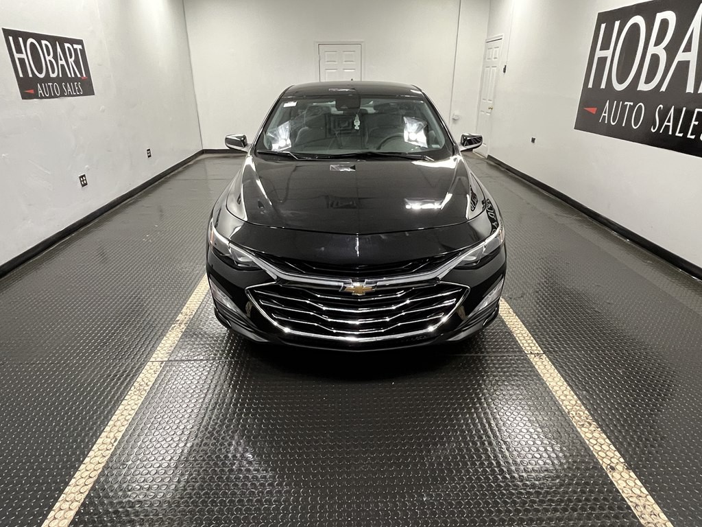 2025 Chevrolet Malibu Image 2