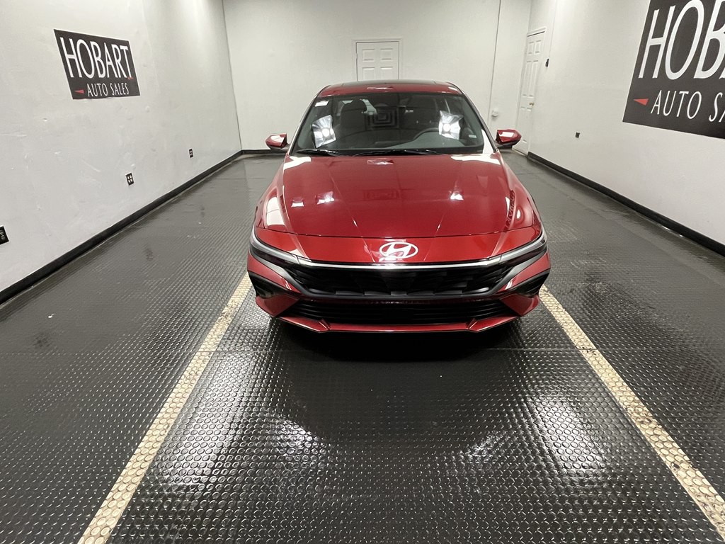 2025 Hyundai Elantra Image 2