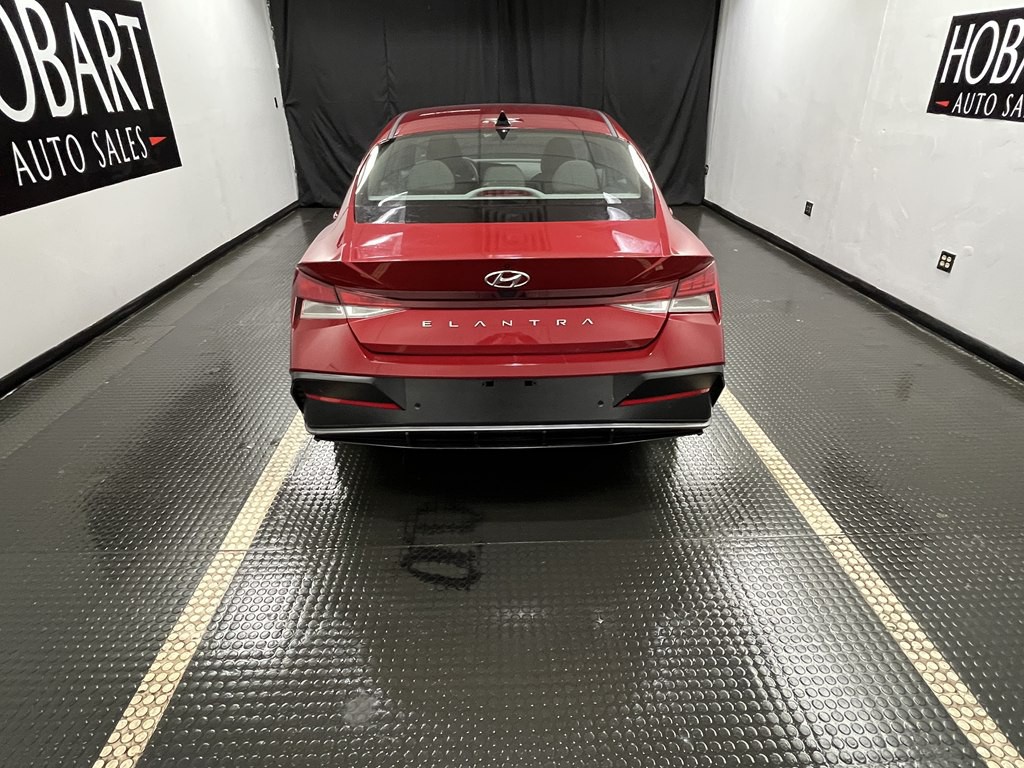 2025 Hyundai Elantra Image 5