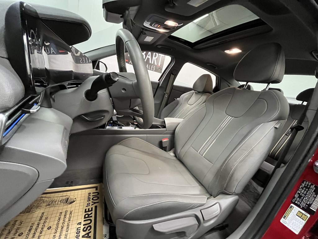 2025 Hyundai Elantra Image 7