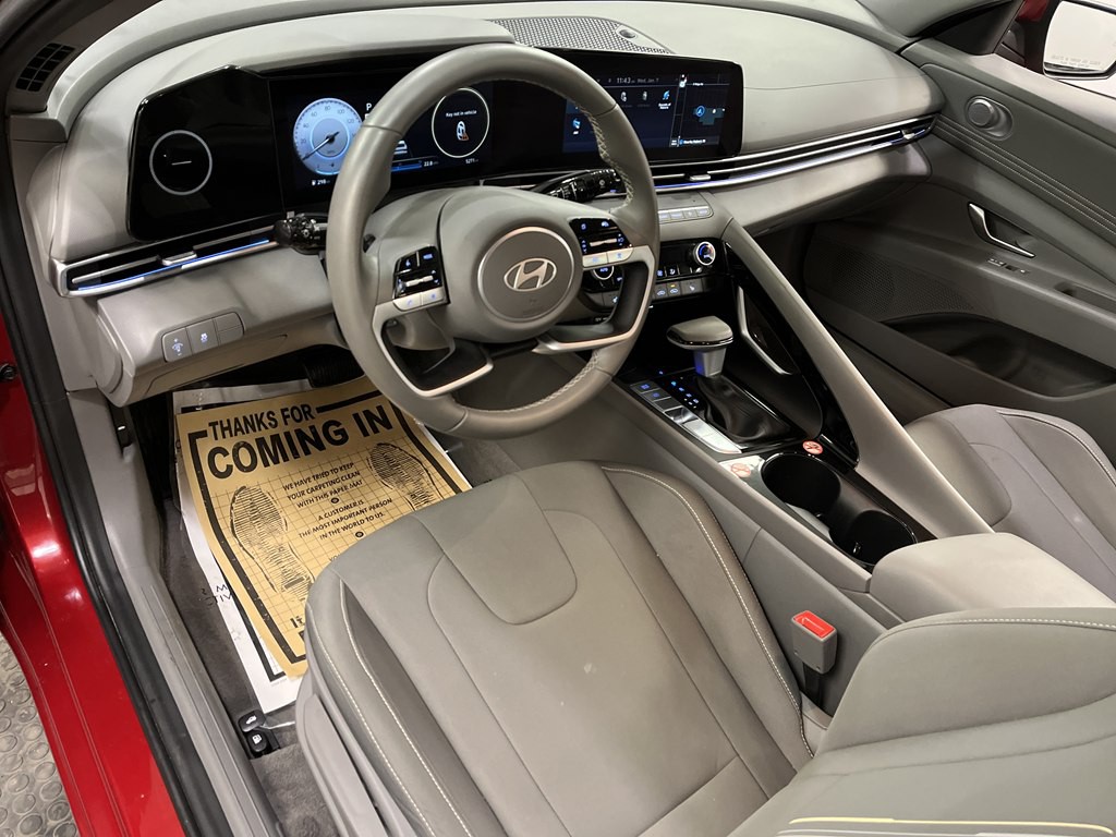 2025 Hyundai Elantra Image 8