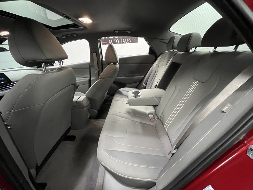2025 Hyundai Elantra Image 12