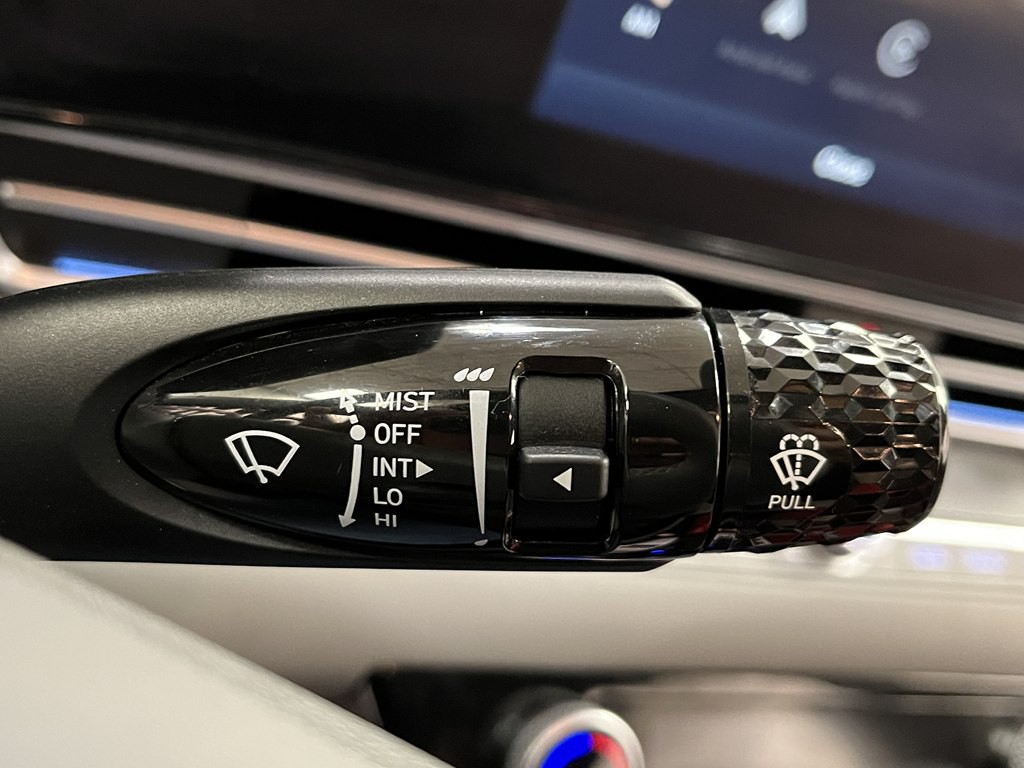 2025 Hyundai Elantra Image 25