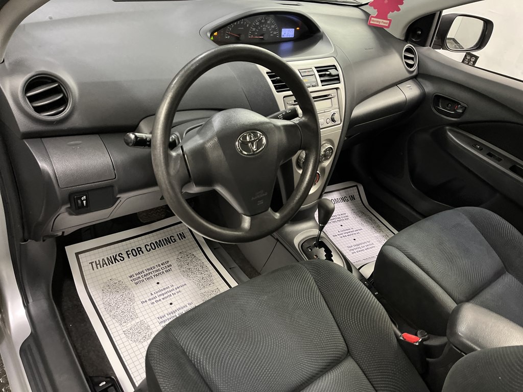 2012 Toyota Yaris Image 9