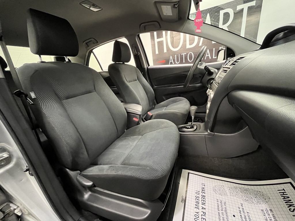 2012 Toyota Yaris Image 11