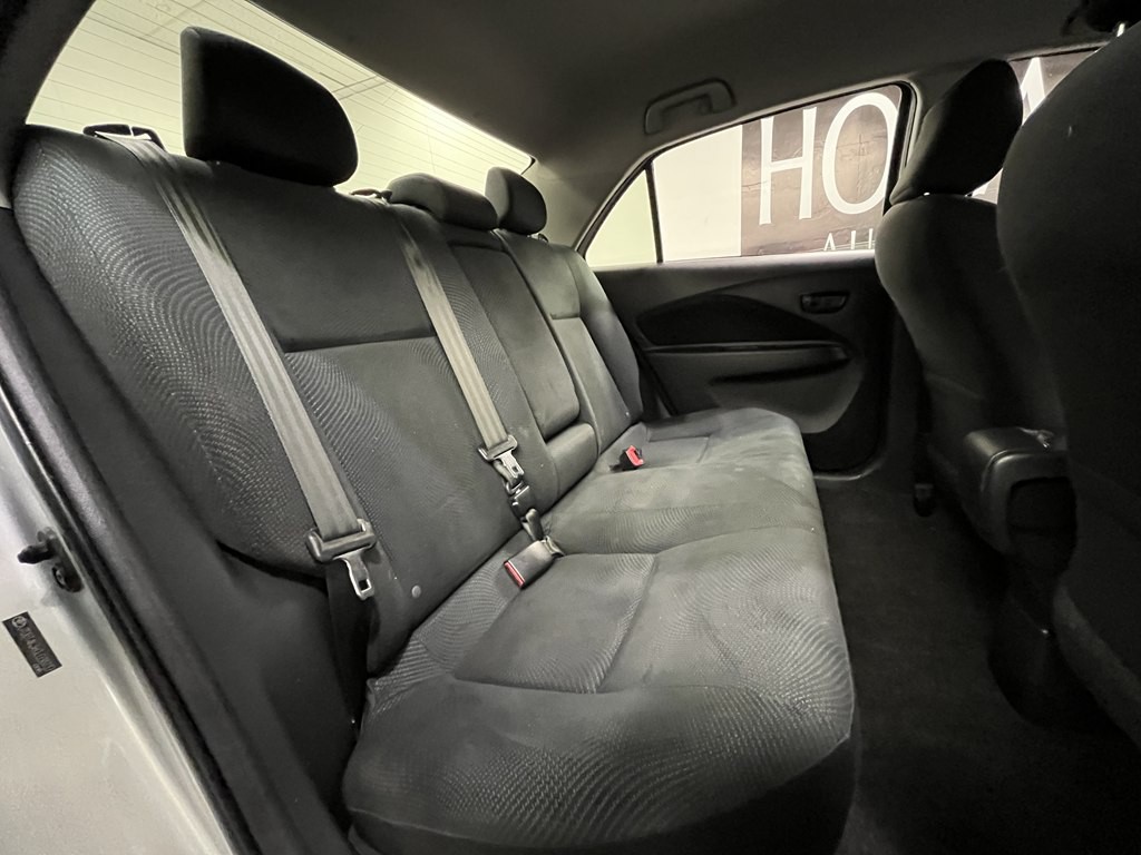 2012 Toyota Yaris Image 17