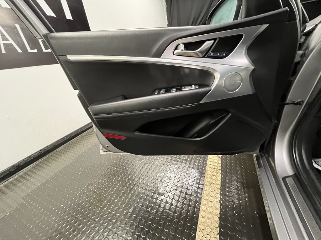 2021 Genesis G70 Image 7