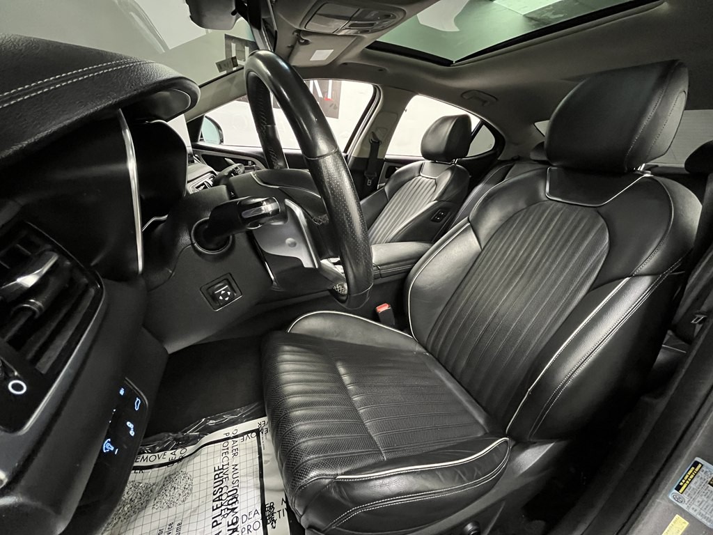 2021 Genesis G70 Image 8