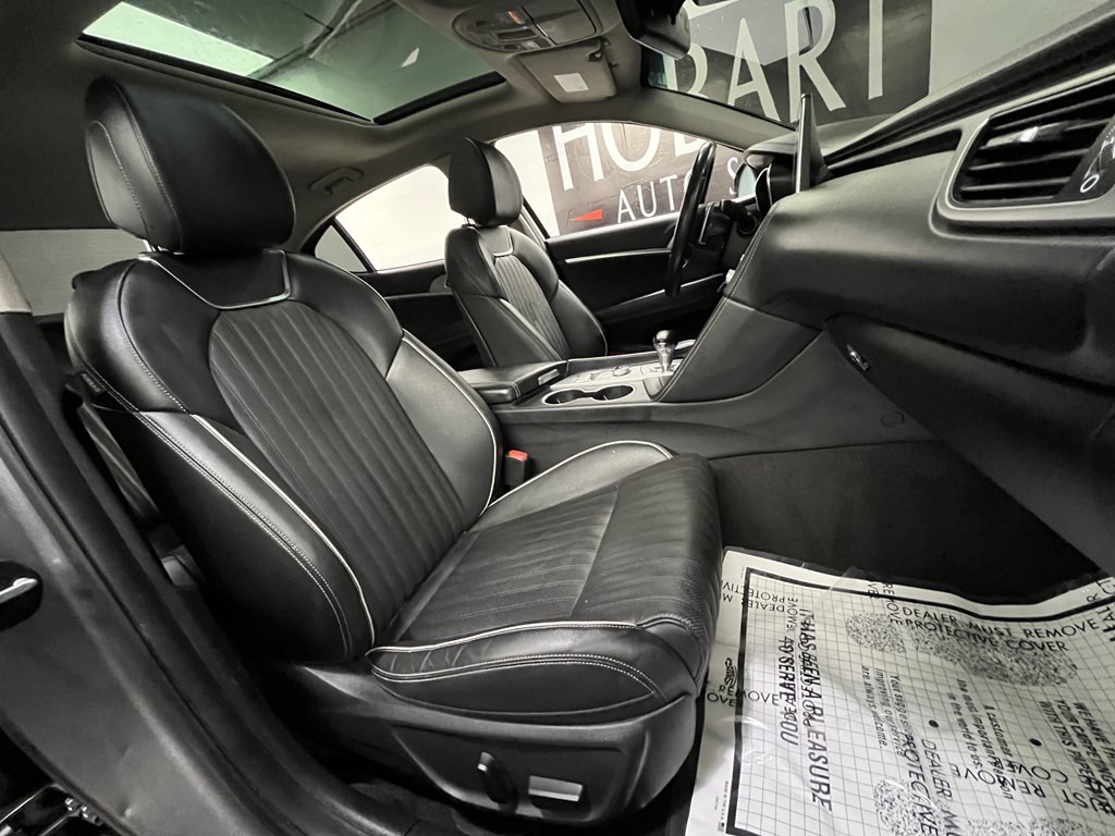 2021 Genesis G70 Image 10