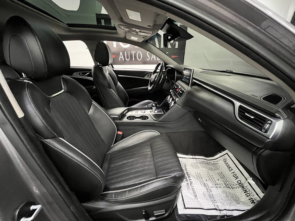 2021 Genesis G70 Image 11