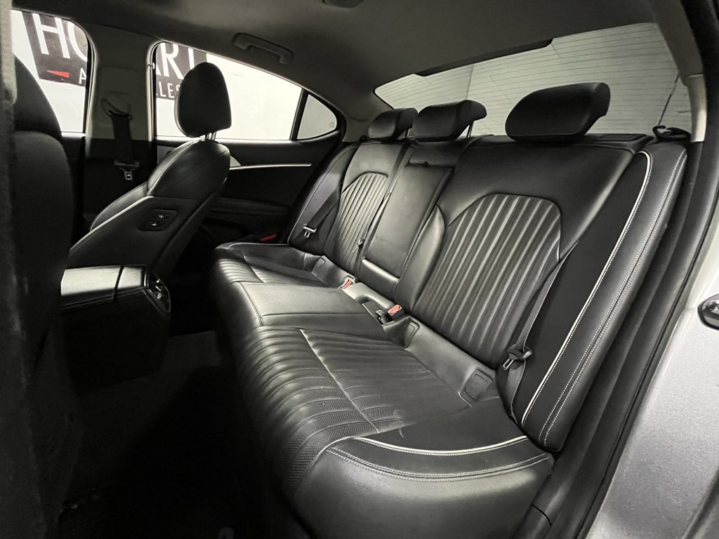 2021 Genesis G70 Image 13