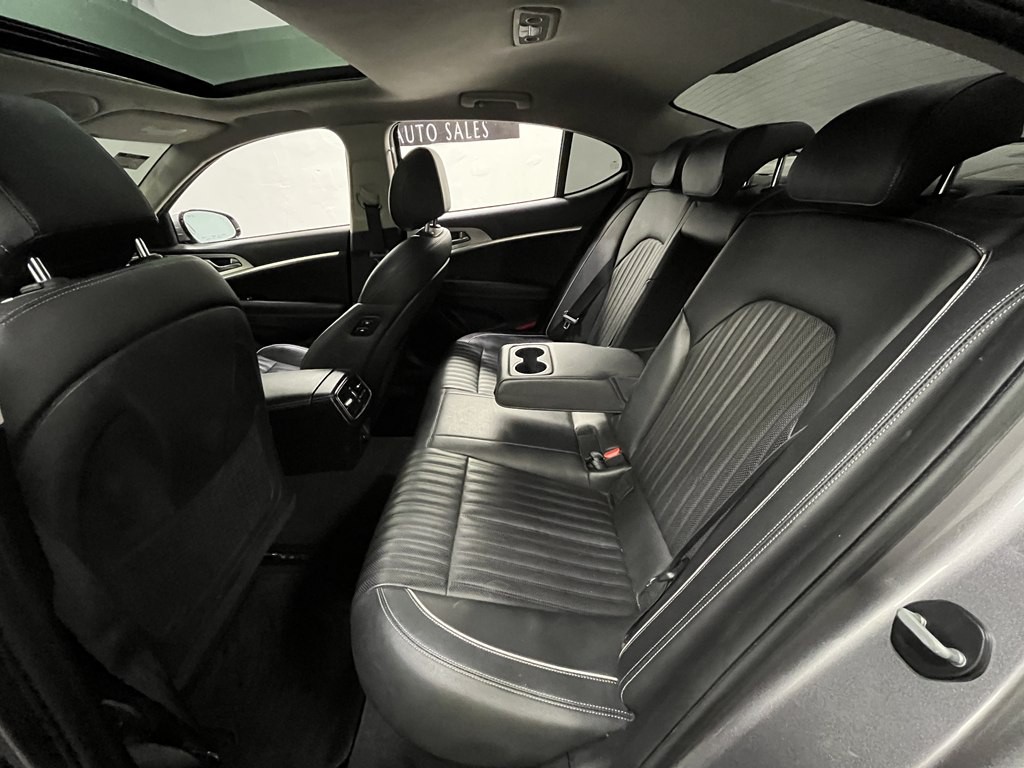 2021 Genesis G70 Image 14