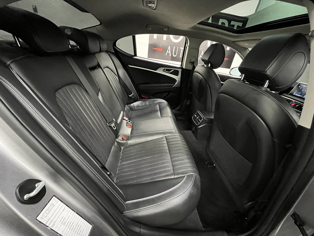 2021 Genesis G70 Image 15