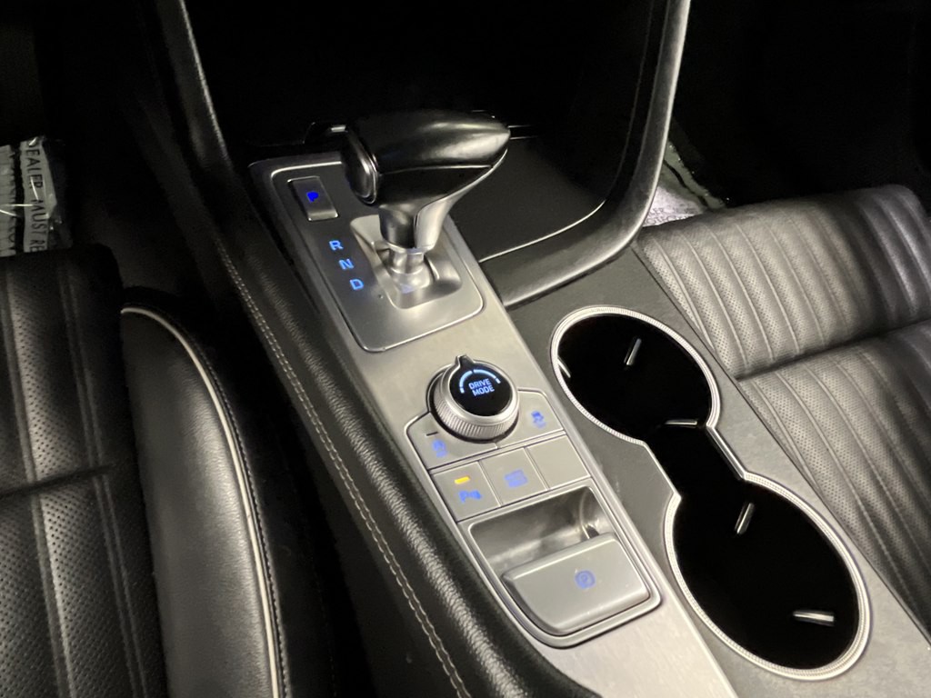 2021 Genesis G70 Image 21