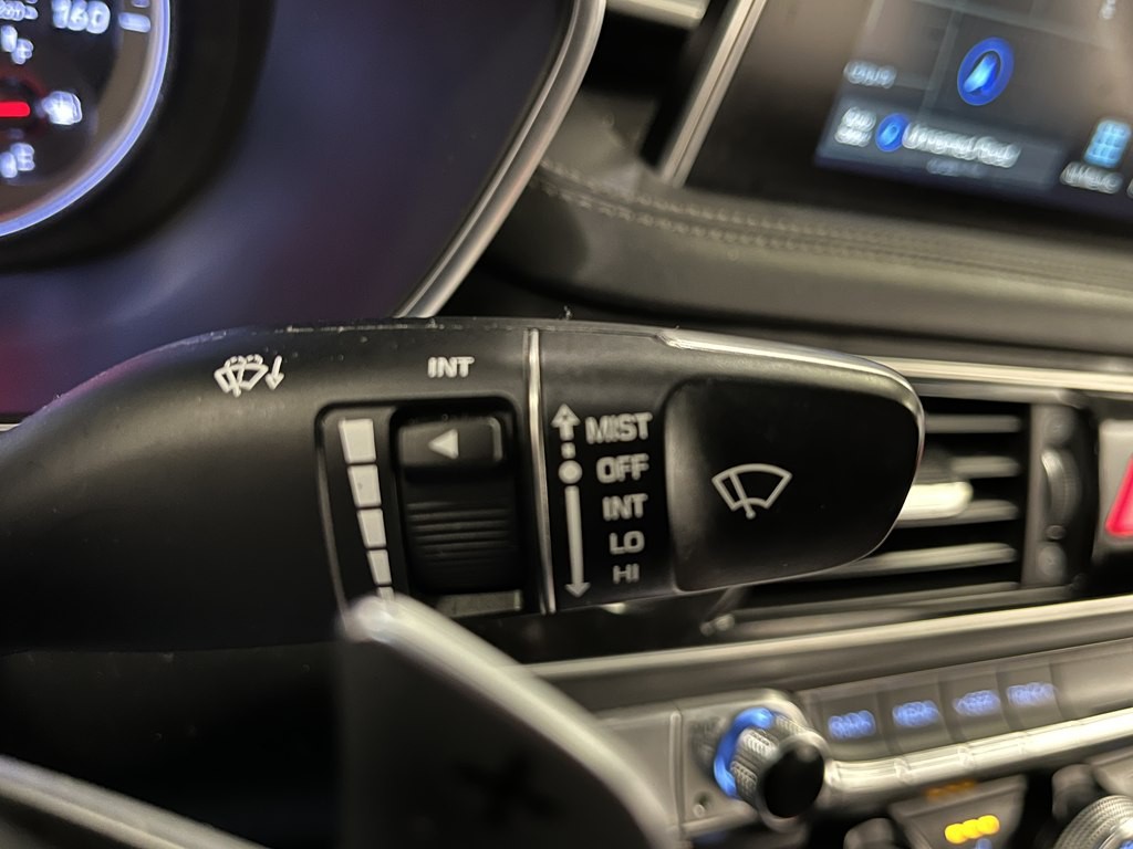 2021 Genesis G70 Image 24