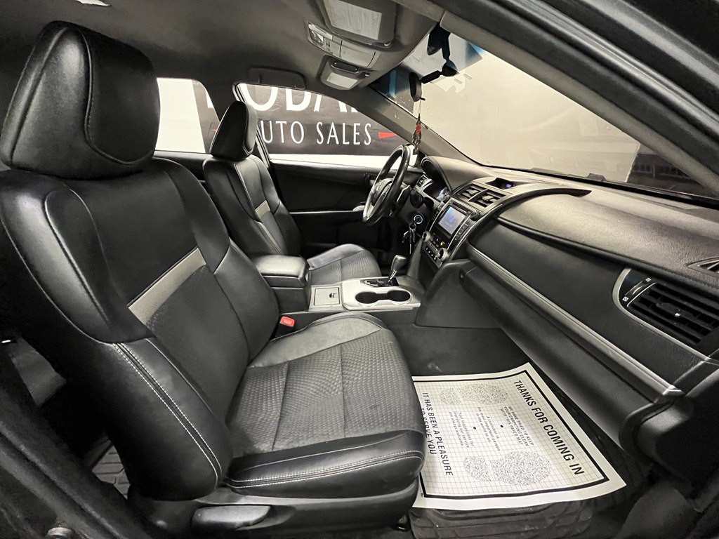 2012 Toyota Camry Image 11